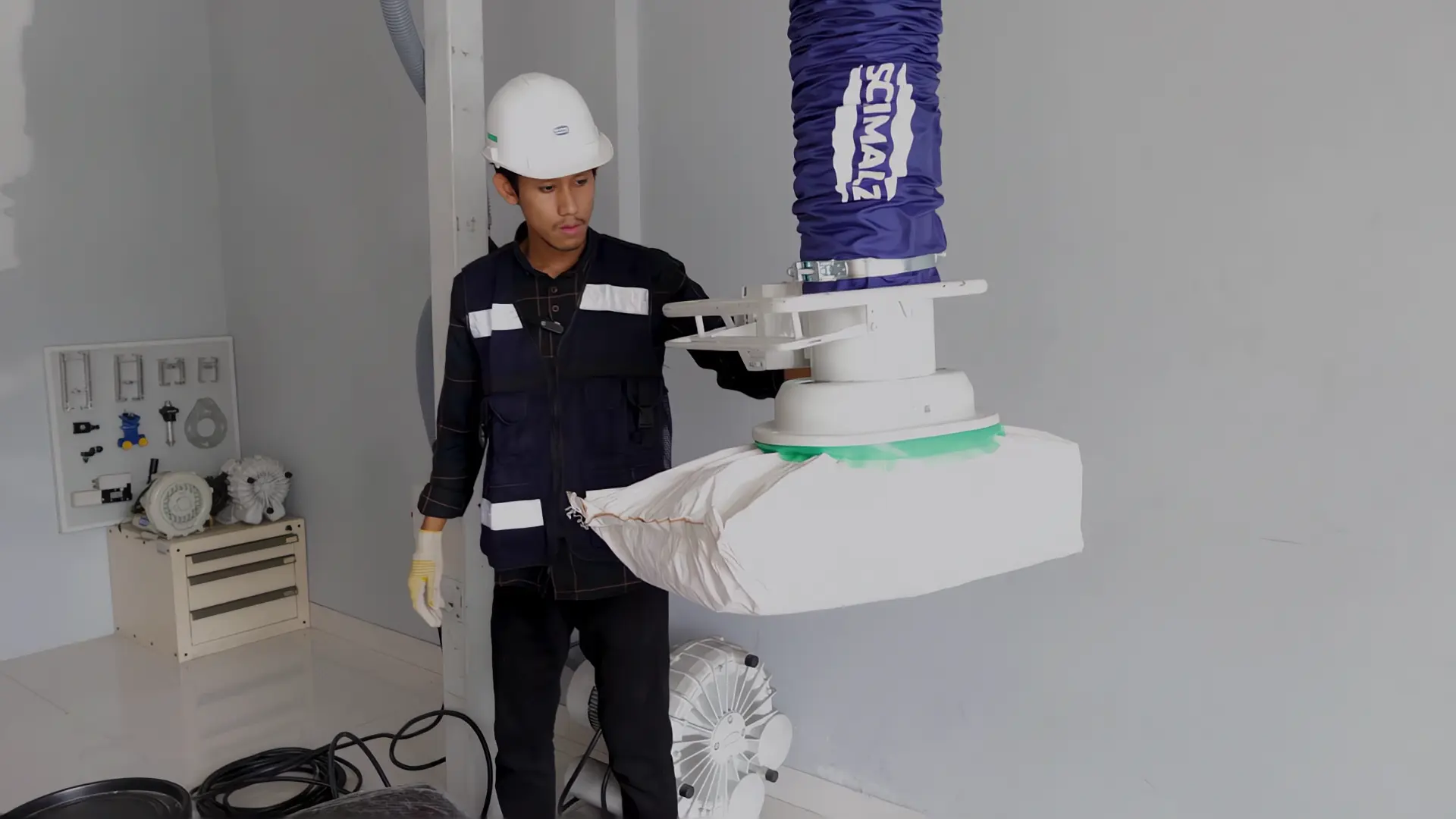 Teknologi Vacuum Lifters dari Schmalz Dapat Membantu Kurangi Risiko Kecelakaan Kerja di Industri Manufaktur